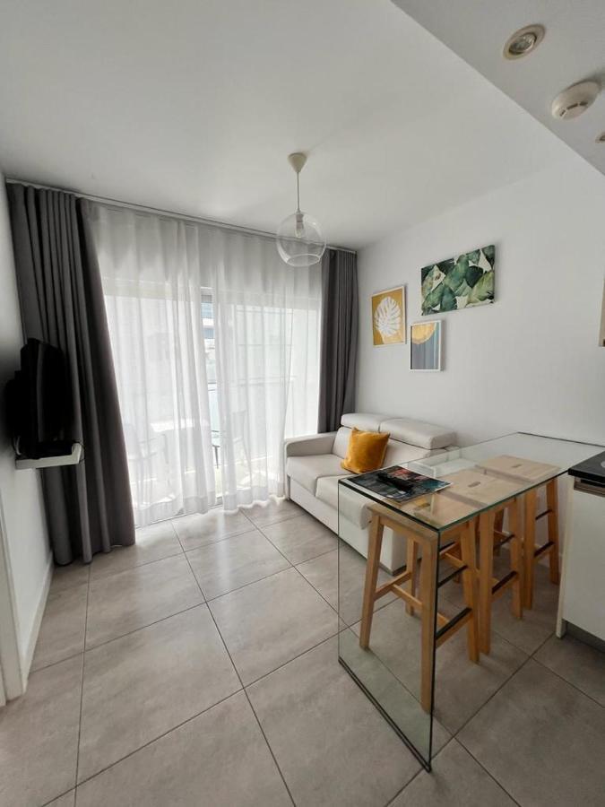 Bristol Sunset Beach Private Apartment كوراليهو المظهر الخارجي الصورة